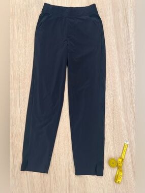 EUC Black Athleta Brooklyn Ankle Pant Lightweight Performance Repellant Fabric